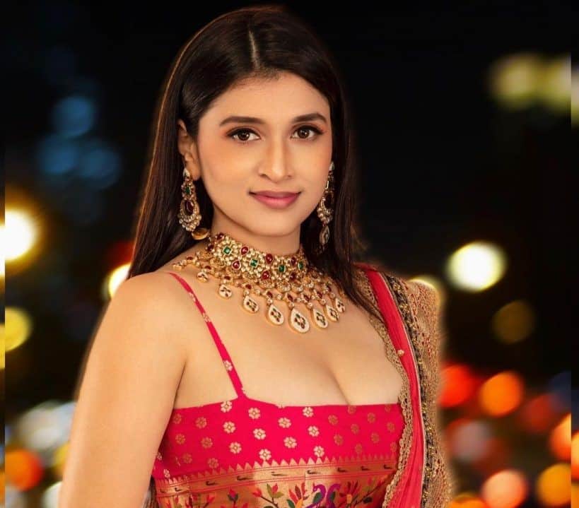 Mannara Chopra Wiki, Height, Age, Family, Biography, Biggboss Hindi 17 &  More - StudyBizz Bigg Boss