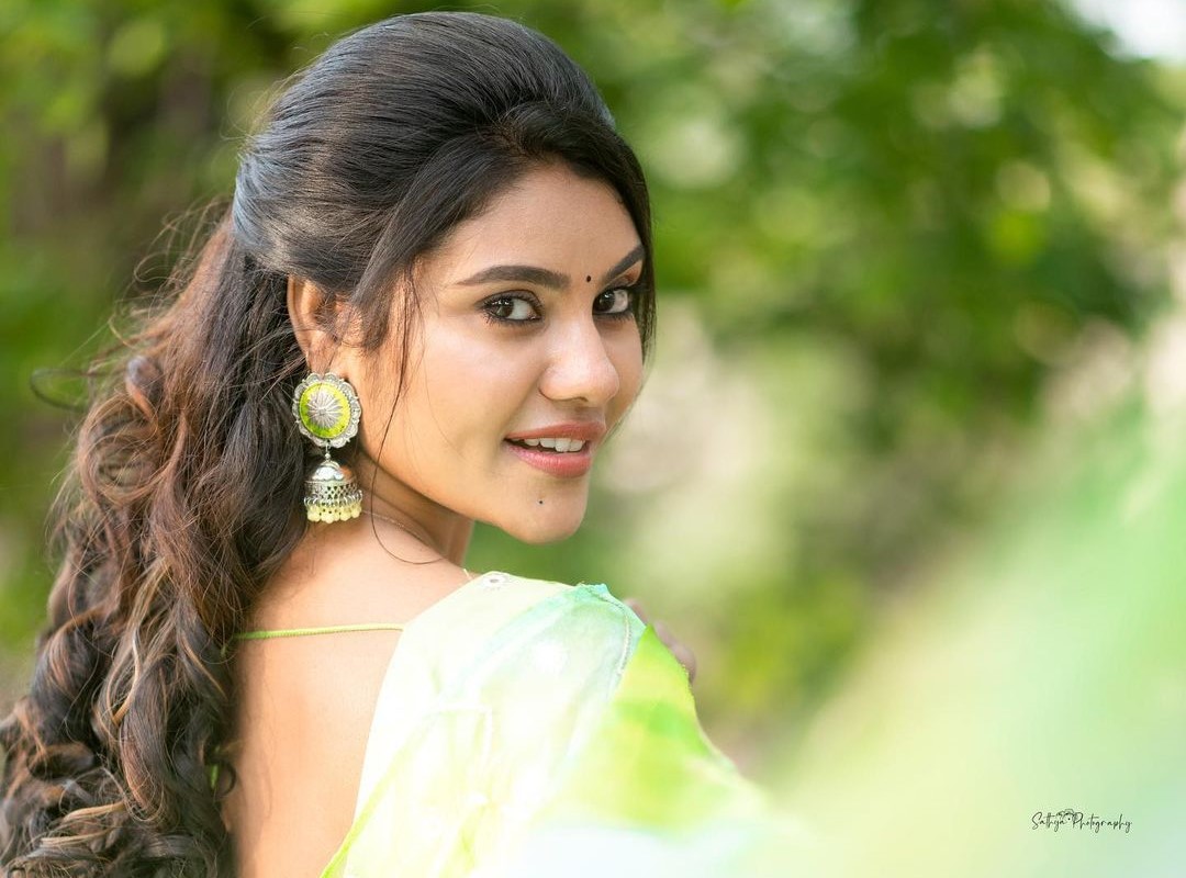 Nivisha age