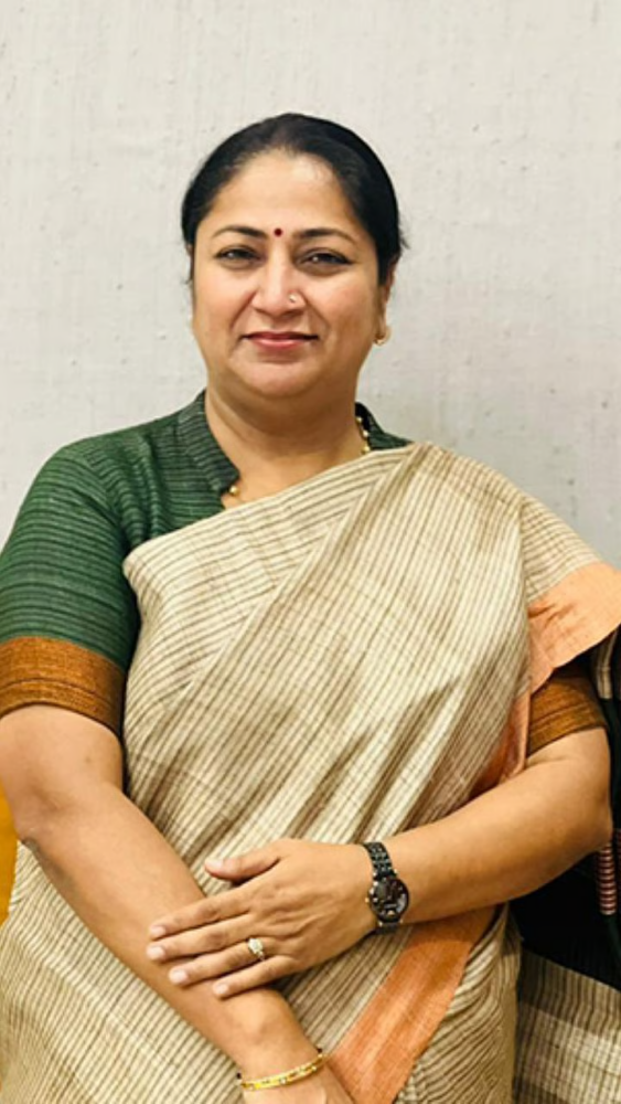 Rekha Gupta Age, Height, Husband, Family, Political career, Biography ...