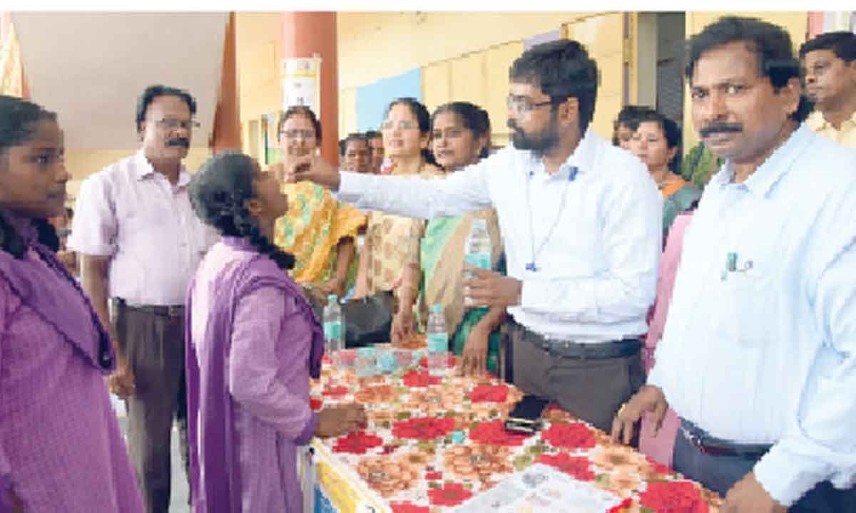 నేడు విద్యార్థులకు ఆల్బెండజోల్ మాత్రల పంపిణీ